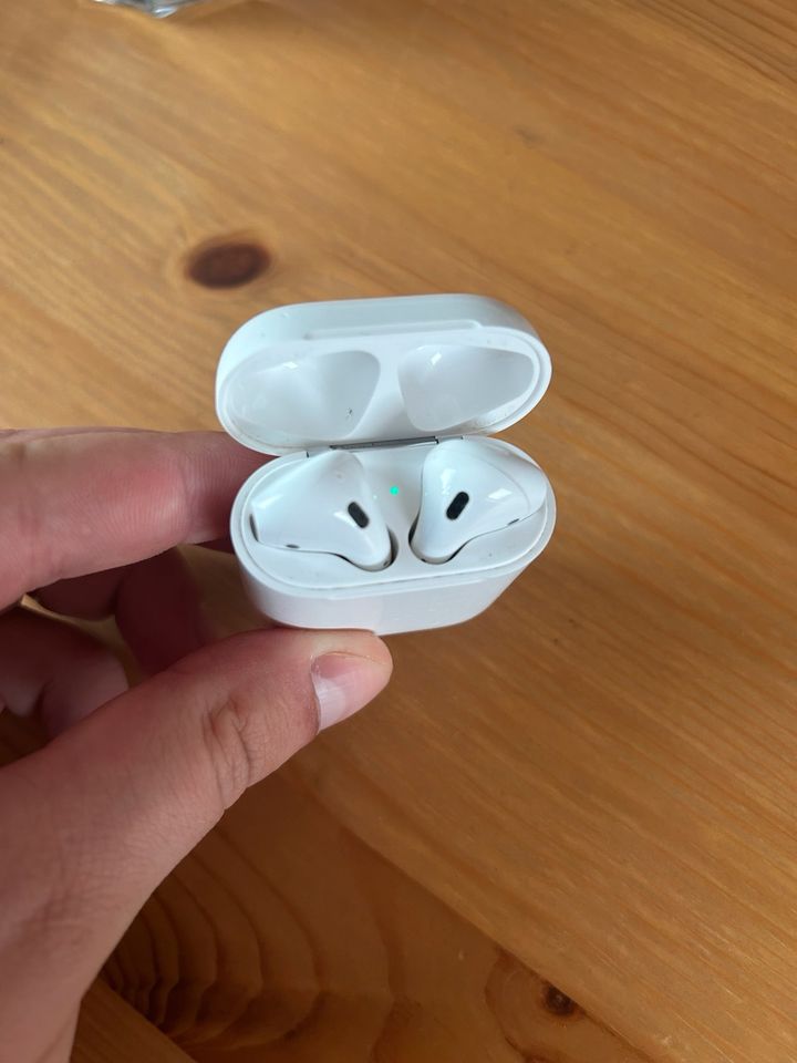 Apple AirPods 2. Generation in Leipzig