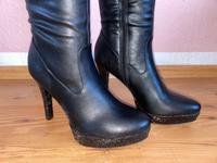 Graceland Stiefel schwarz mit Pailleten-Absatz Gr. 37 Hessen - Bensheim Vorschau
