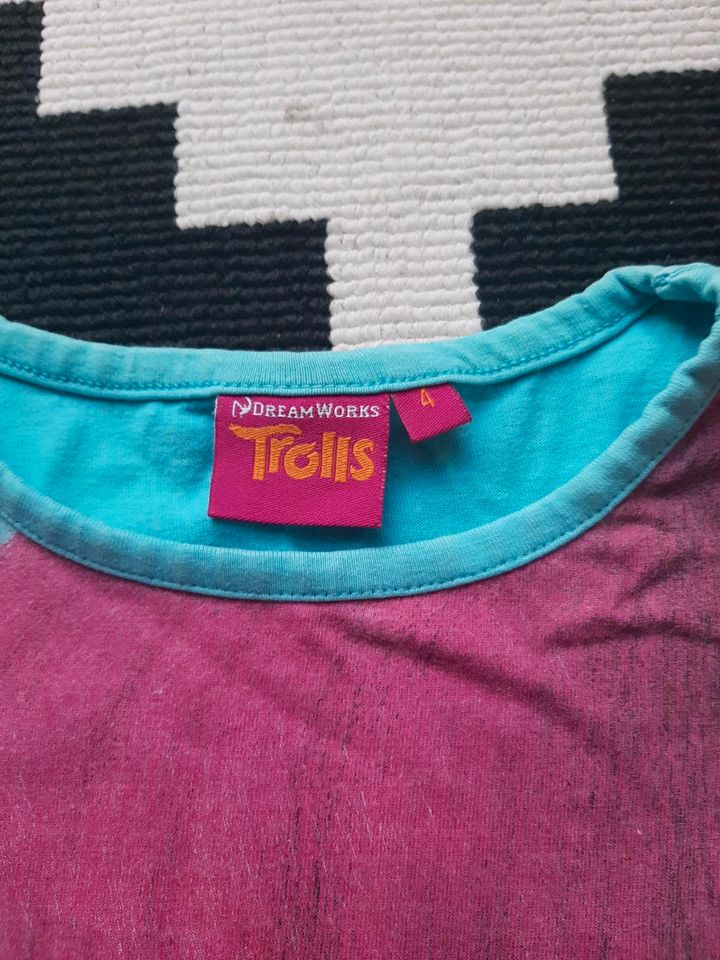 Süßes Set T-Shirt und kurze Hose von Trolls 98 in Berlin