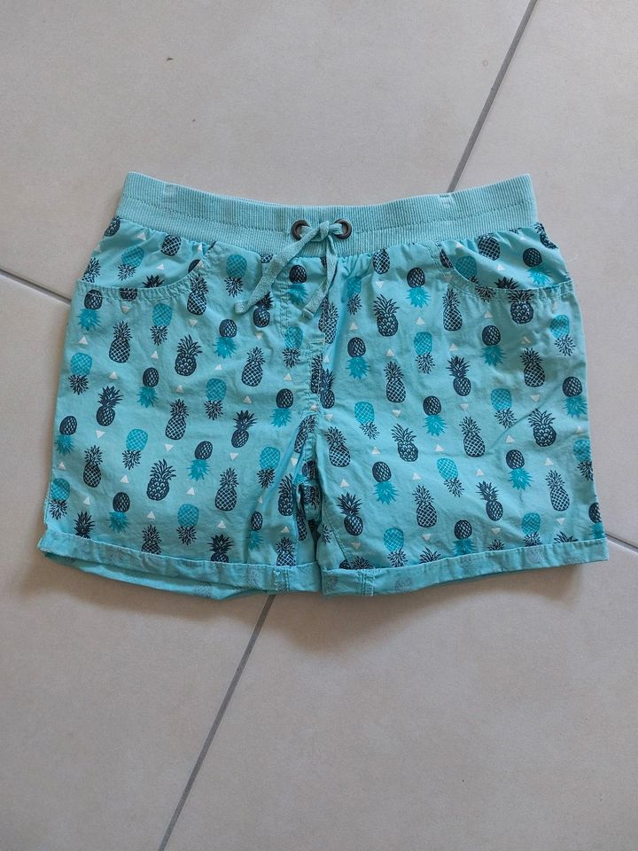 Shorts Mädchen Gr. 146 in Pulheim