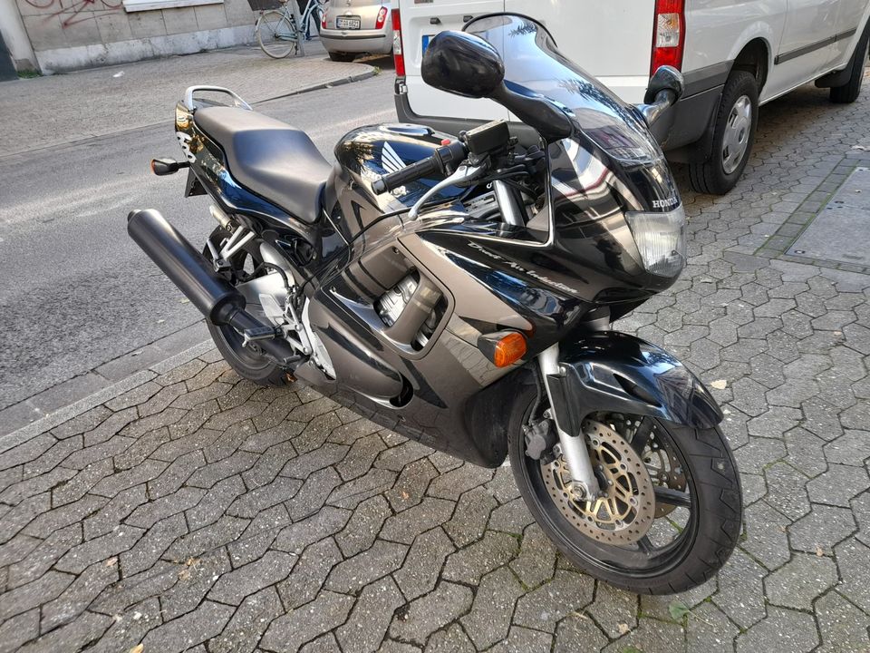 Honda CBR 600 F in Düsseldorf