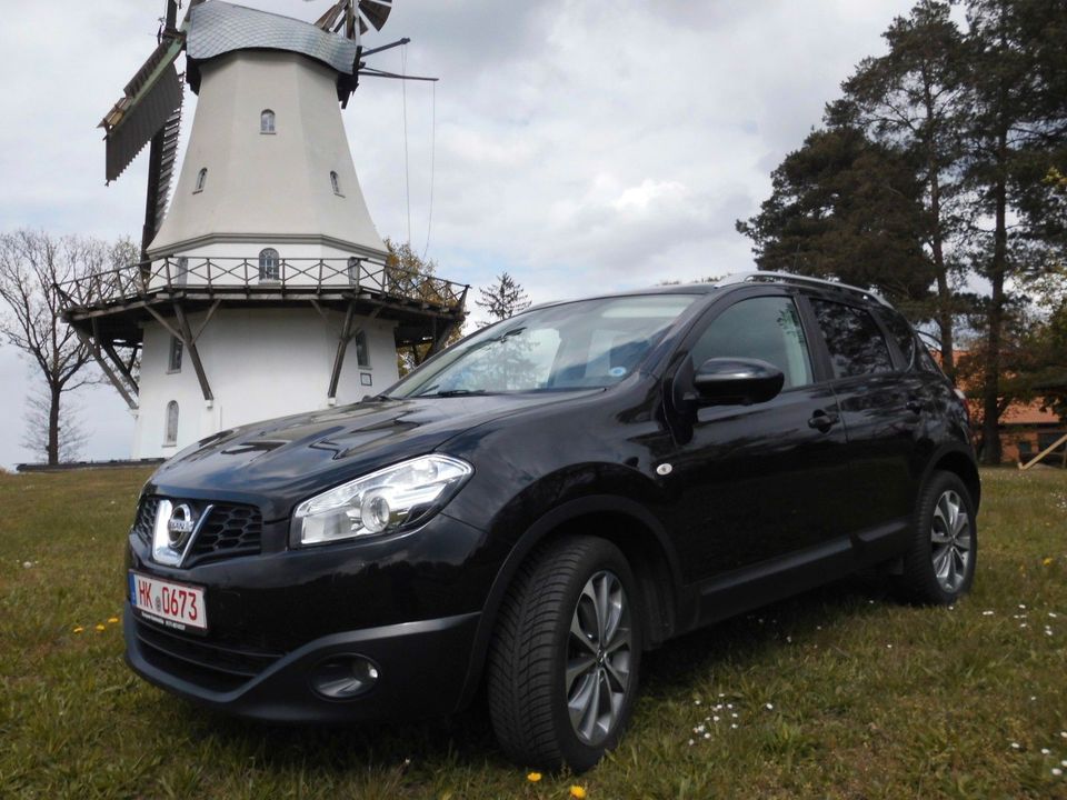 Nissan Qashqai Acenta 4X4 Leder Navi Panoramadach in Schneverdingen