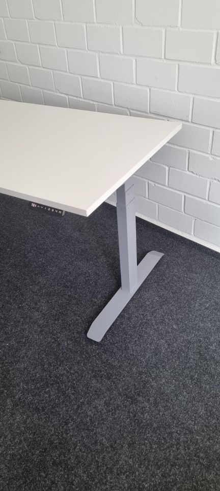 60 x Neues Steh Sitz Schreibtisch Gestell / elektrischer Tisch / Büromöbel in Köln