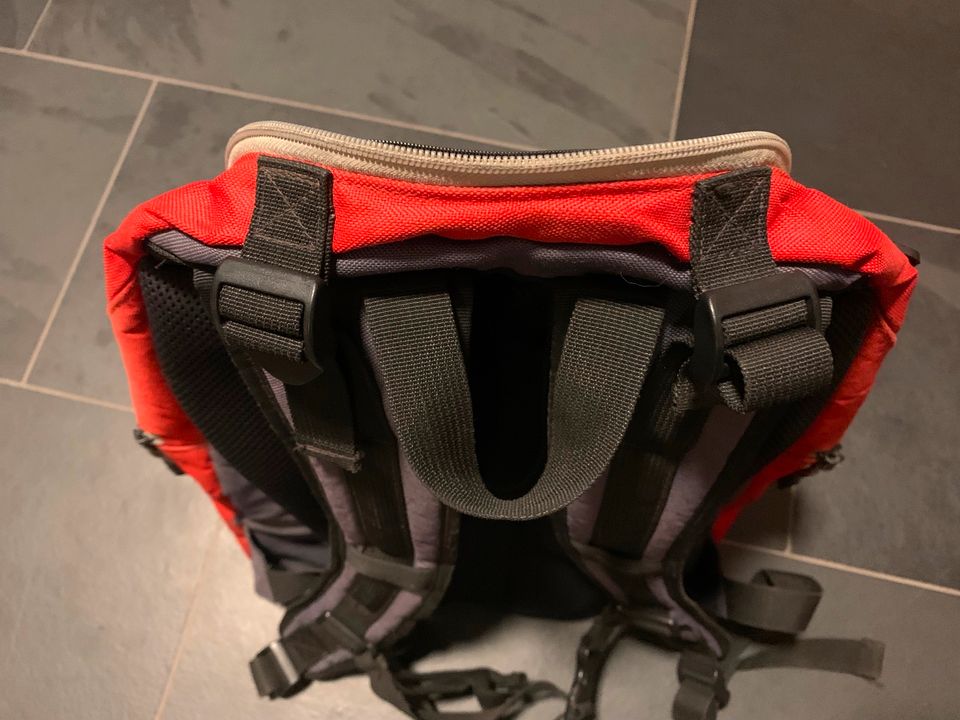 Rucksack Tagesrucksack rot in Moritzburg