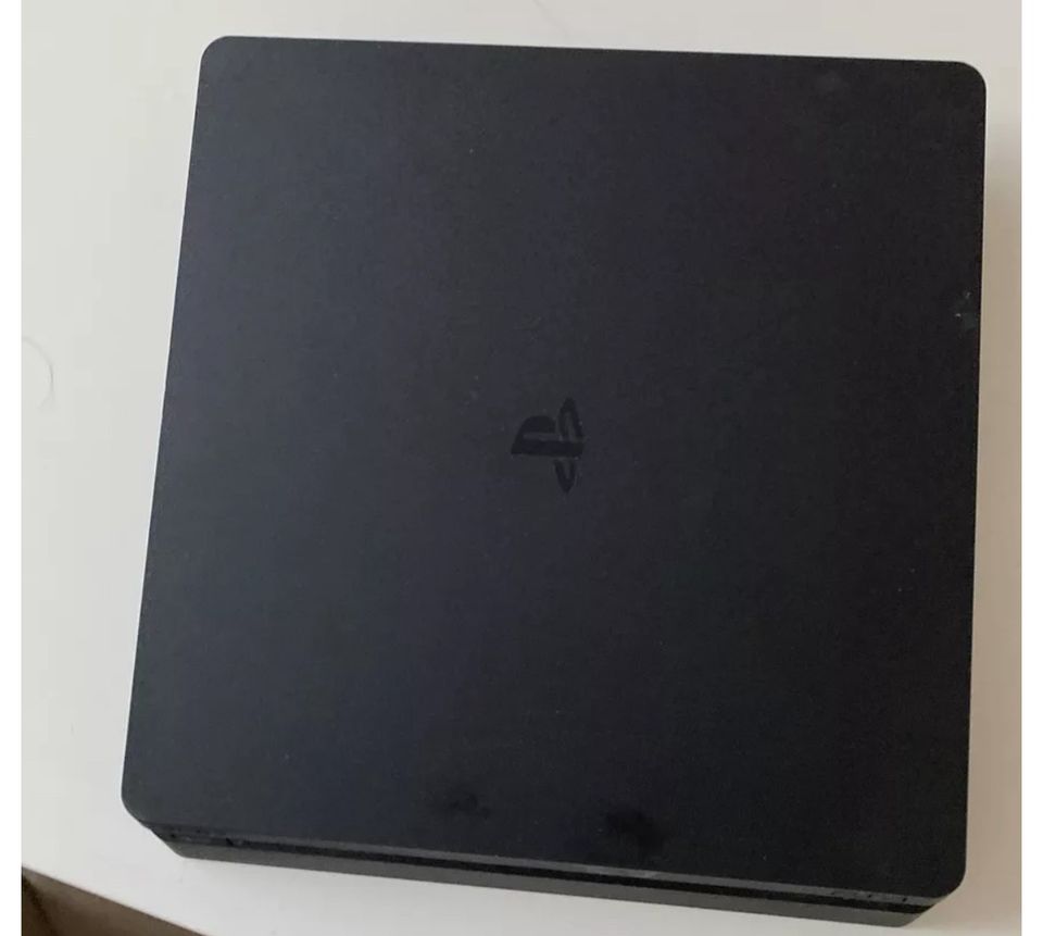 PlayStation 4 slim in Germersheim