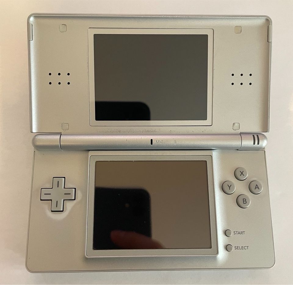 Nintendo DS Lite (NDSL) Silber + Netzkabel in Künzelsau