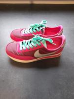 Nike Sneaker Turnschuh 36,5 (eher 37) Bayern - Goldbach Vorschau