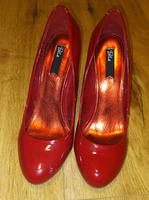 High Heels Lack rot mit goldener Sohle Gr. 40 Hessen - Weimar (Lahn) Vorschau