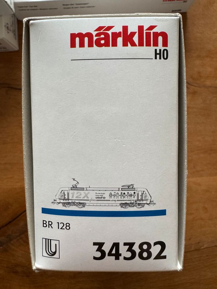 ‼️ Märklin H0 - 34382 E - Lok BR 128 AEG Prototyp 12X Unicef 1996 in Eigeltingen