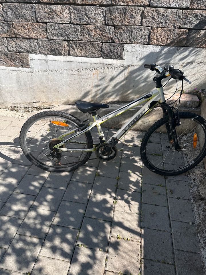 Jungen Fahrrad in Tettnang