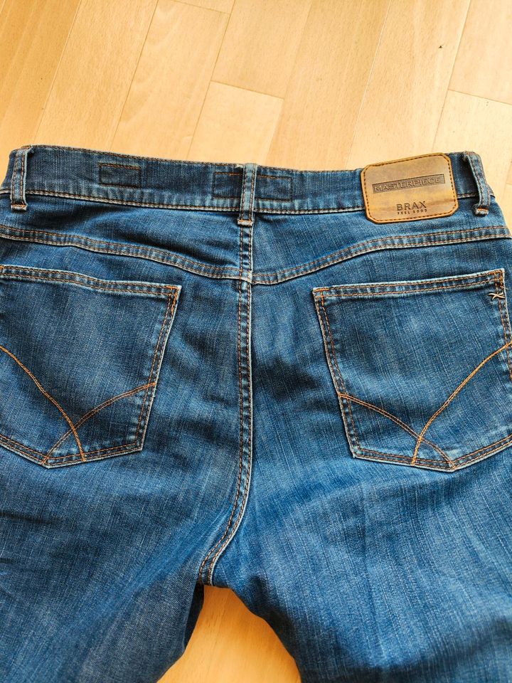 Jeans 33W 30L in Braunsbedra