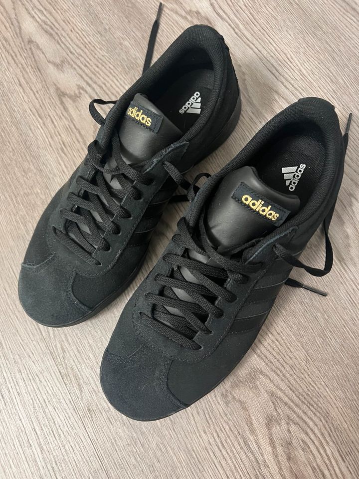 Adidas, Adidas sneaker, sneaker 42, Turnschuhe in Illingen