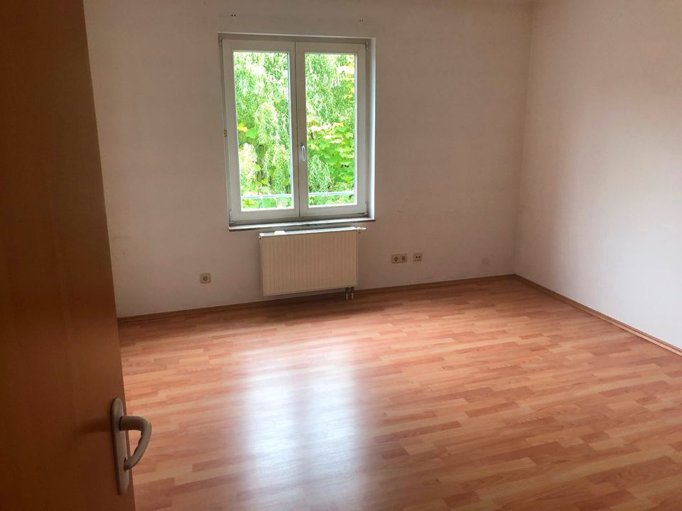 Reihenmittelhaus für große Familie, Parkettboden, 170m² WFL;232m² in Chemnitz