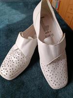 Damenschuhe von Waldläufer Größe 8/42 Niedersachsen - Südbrookmerland Vorschau