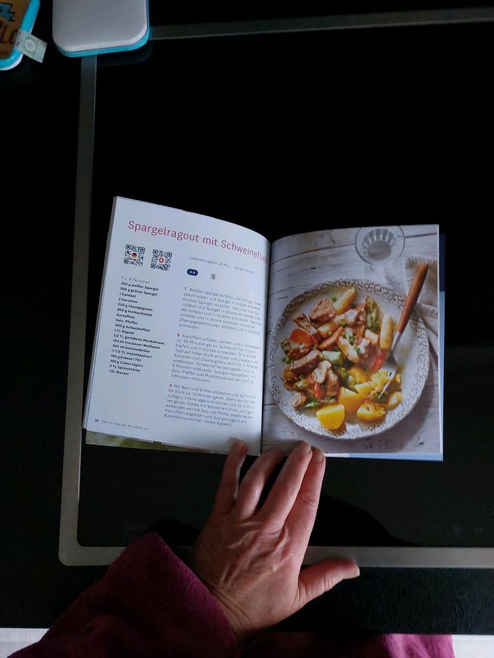 Weight Watchers Kochbuch "Zeit für Spargel & Erdbeeren" in Neuss