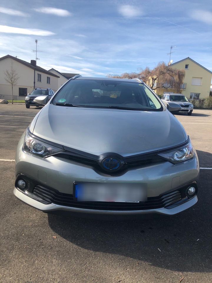 TOYOTA / Auris Touring Sports Hybrid: 1,8-I-VVT-i in Gailingen am Hochrhein