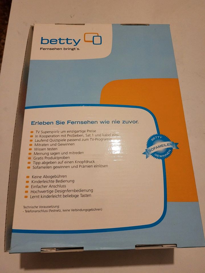 betty Universal-Fernbedienung mit Ladestation, neu, OVP in Egelsbach