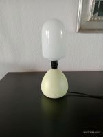 Lampe Opal Glas mit grünen Fuß Nordrhein-Westfalen - Meerbusch Vorschau