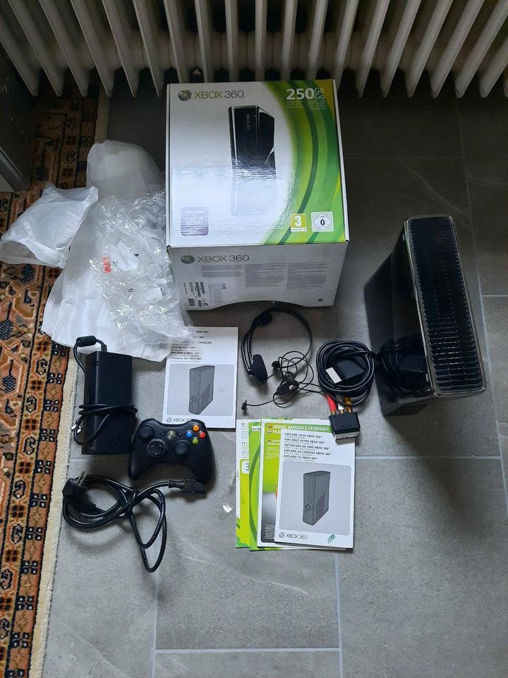 Microsoft Xbox 360 Slim 250-GB 4 spiele schwarz komplett Zubehör in Ober-Ramstadt