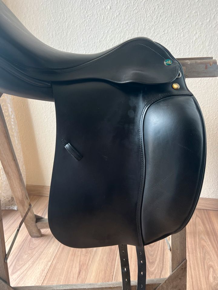 Prestige Top Dressage KK aus 2021 18/34 Dressursattel in Potsdam