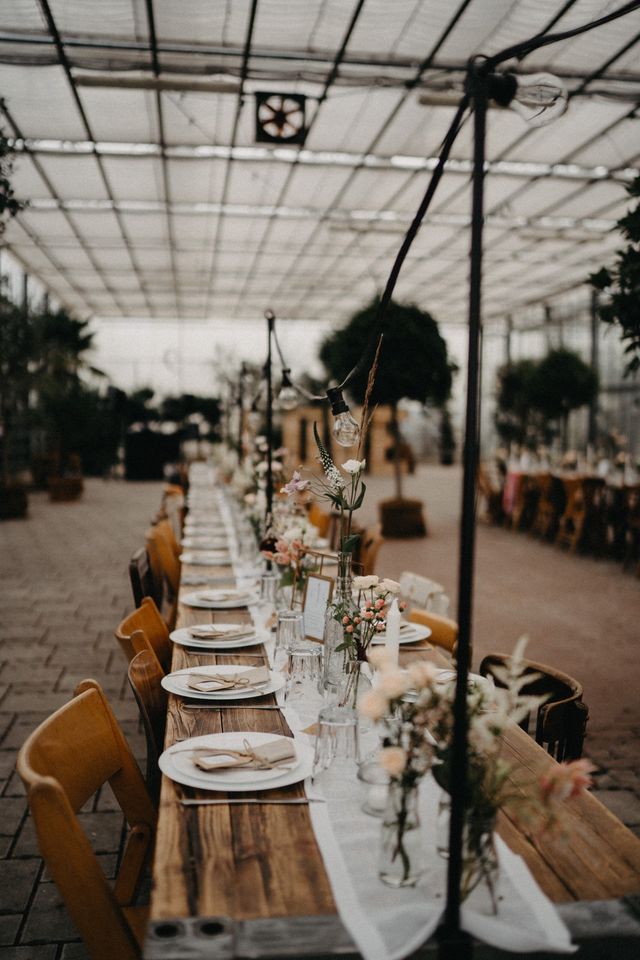 Outdoor Boho Zelt Hochzeit Trauung Tische Stühle mieten leihen in Sommerhausen Main