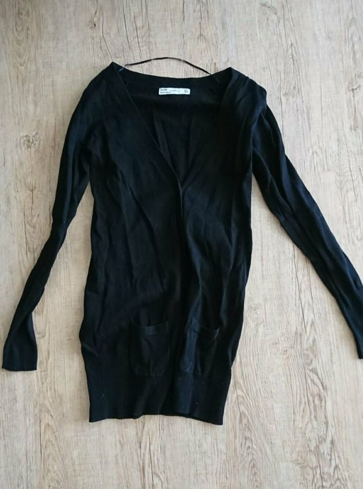 Zara Gardigan Pullover schwarz Größe S in Solingen