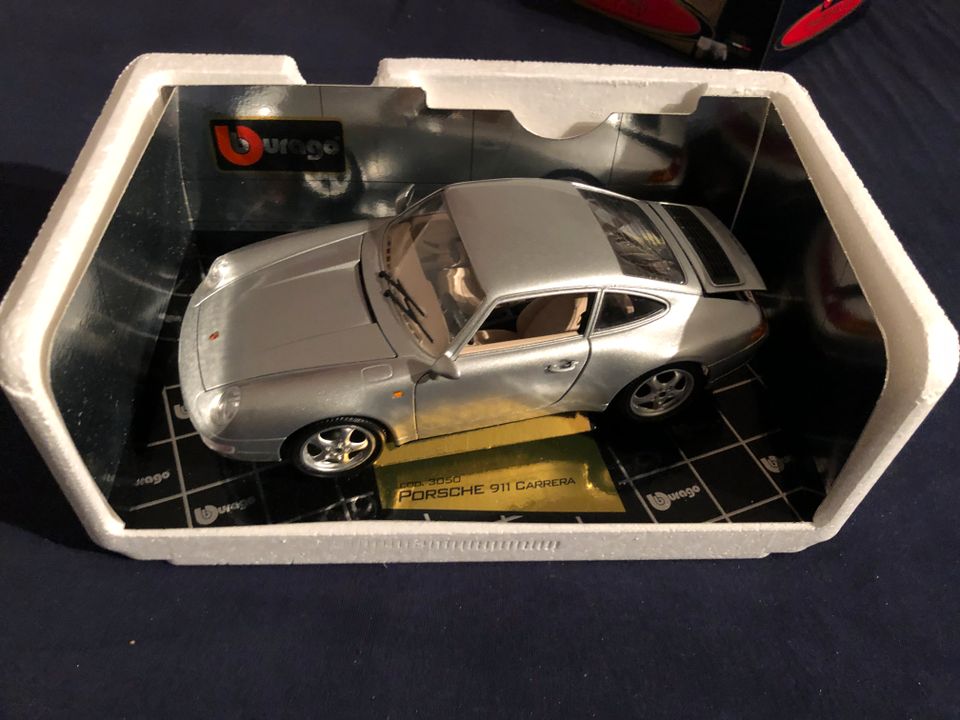 Porsche 911 Carrera Special Collection Modellauto 1:18 in Fulda