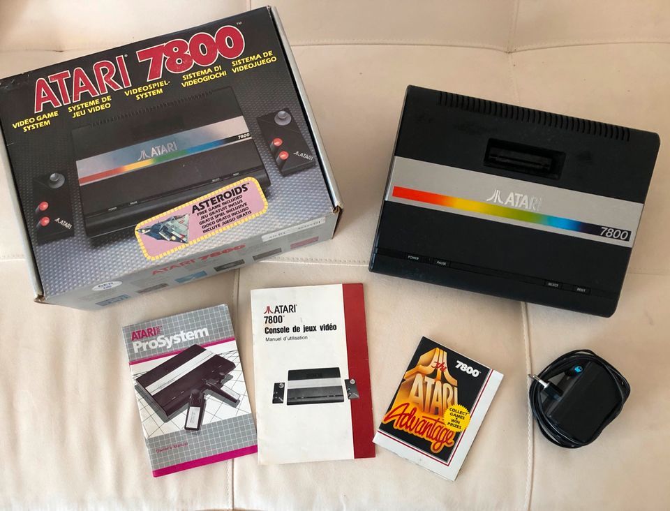 Atari 7800 Konsole + Riesen Modul-Sammlung + Highscore cartridge in Berlin