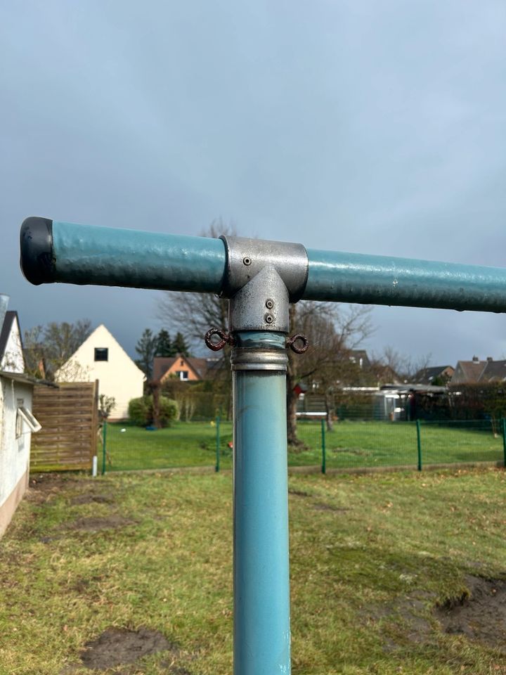 Eisenpfosten Pfosten Eisenrohr mit Beton Stangen in Löhne