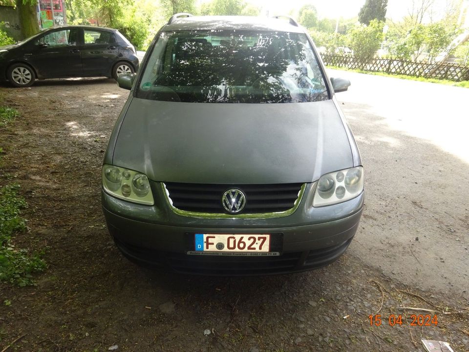 Volkswagen Touran Trendline*7 Sitze*Navi in Frankfurt am Main