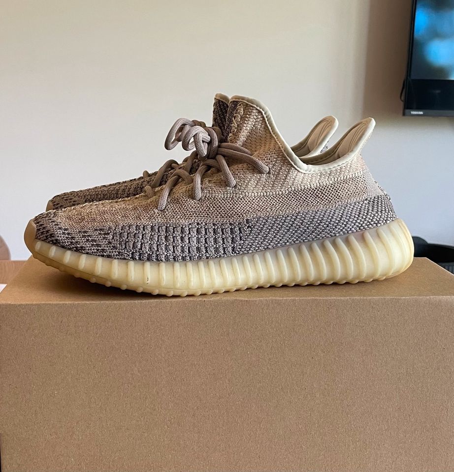 Yeezy 350 V2 Ash Pearl 43 1/3 in Münsterdorf 