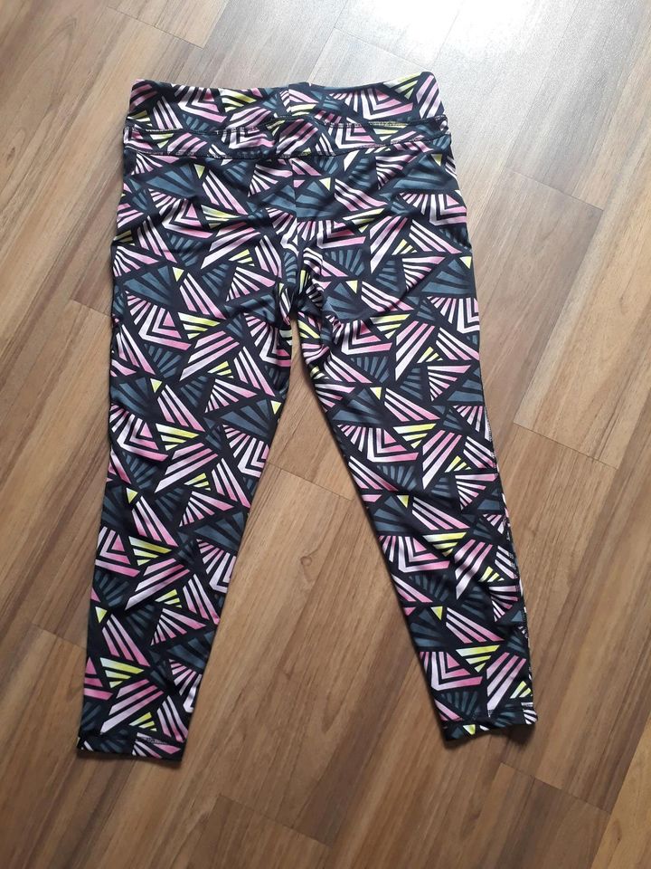 Funktionssportleggings Gr 44/46 bunt in Nürnberg (Mittelfr)