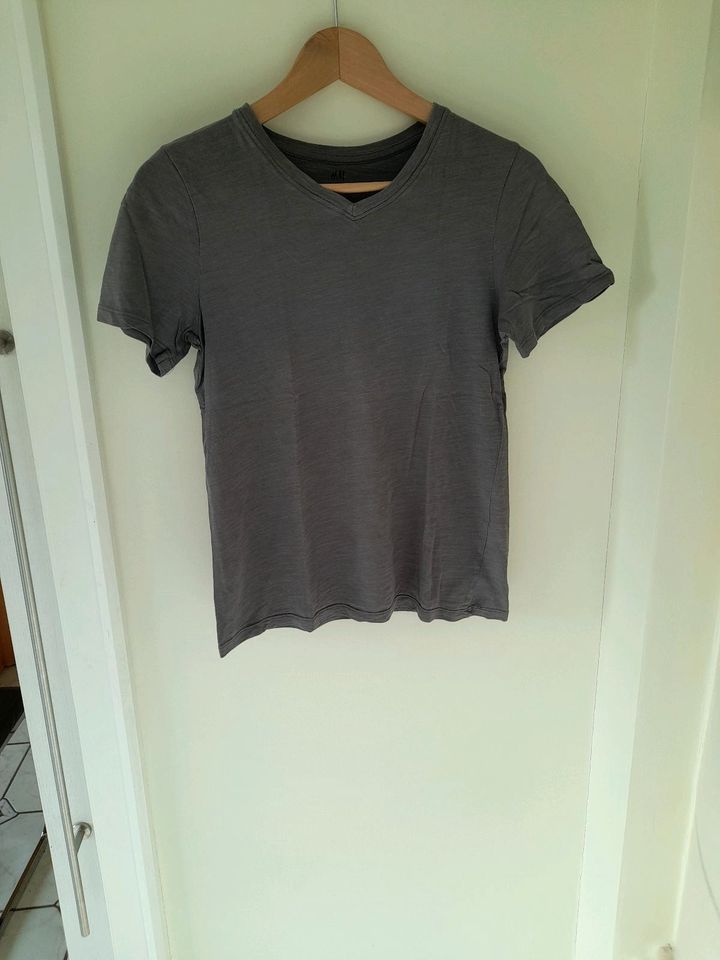 T-shirt grau H&M Größe 146/152 in Bösingen