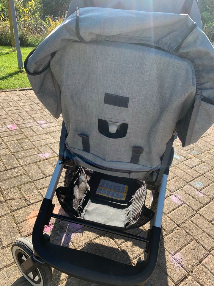 Emmaljunga nxt90 Kinderwagen grau/ice blue in Königslutter am Elm