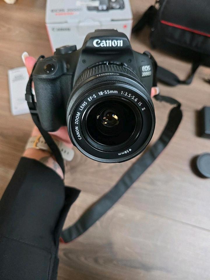 Digitalkamera, Spiegelreflexkamera Canon EOS 2000D, wie neu in Malching