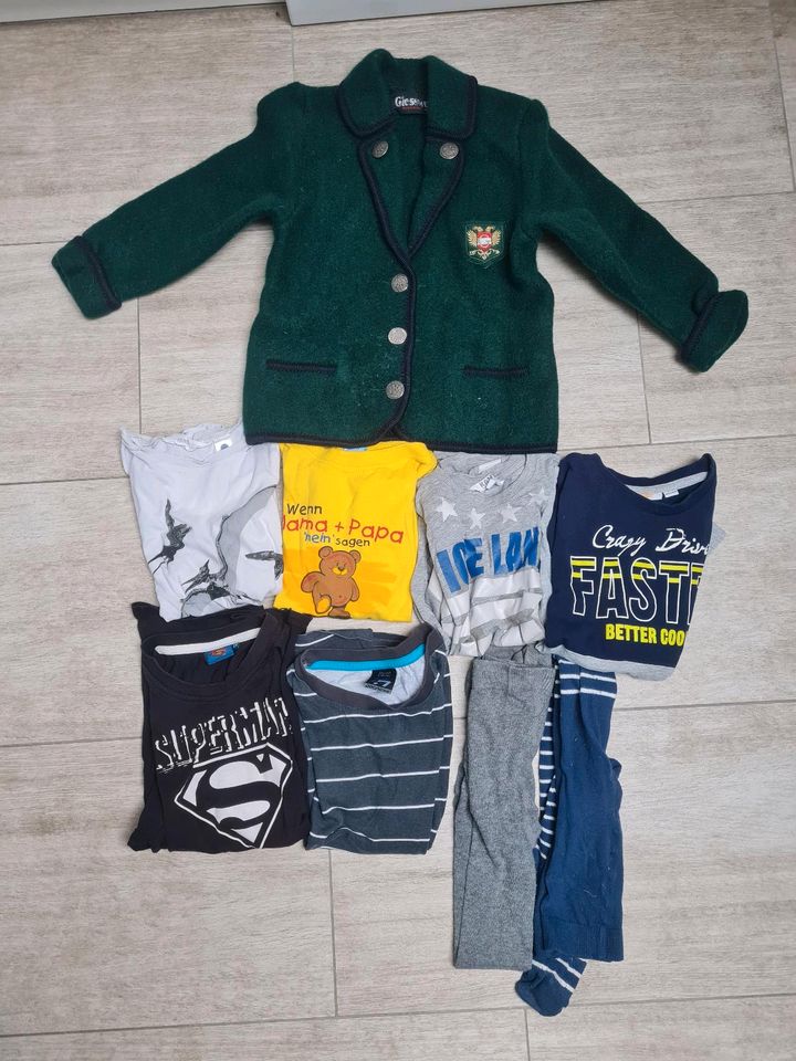 Bekleidungspaket gr. 122, Wollwalk Jacke, T-shirts, Pullover in Hatten