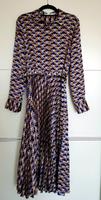 Mango Satin Maxikleid Plissee Muster S Nordrhein-Westfalen - Gelsenkirchen Vorschau