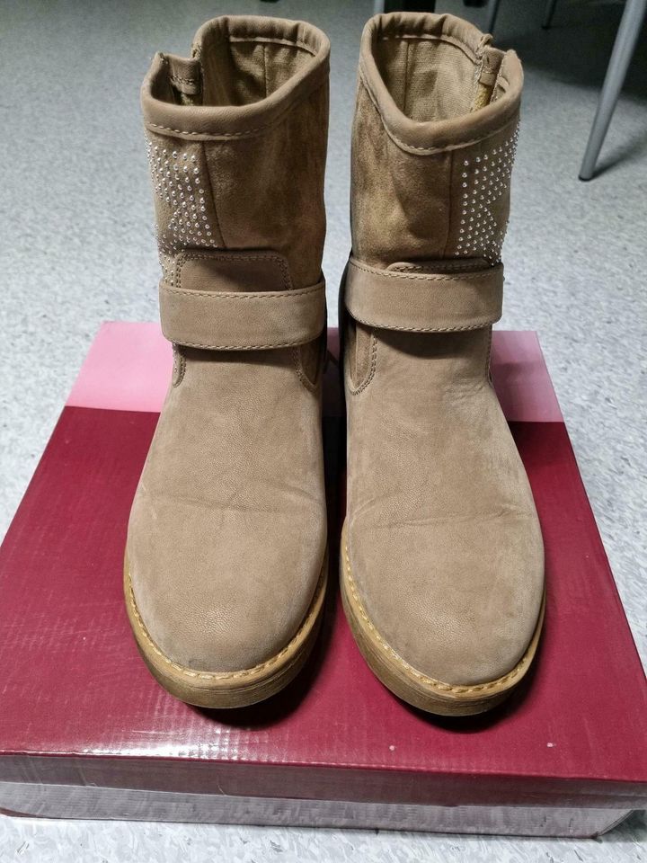 Boots mit Ziersteinchen in Reutlingen