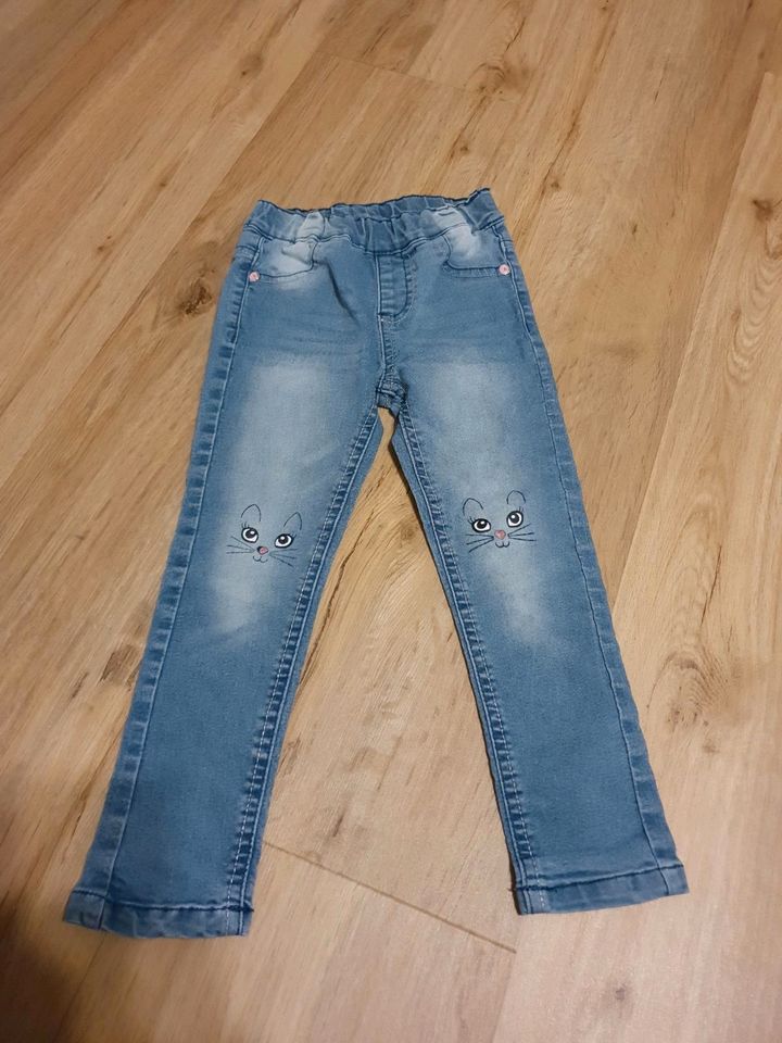 Jeans mit Katzen am Knie Gr. 98 in Friedberg (Hessen)