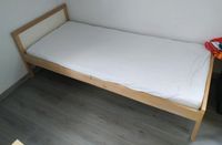 Kinderbett mit Matratze und Nachtkästchen Bayern - Alteglofsheim Vorschau