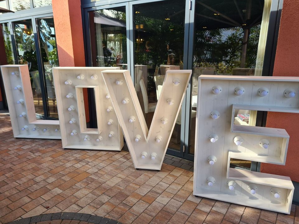 LOVE Letters, LED-Leucht-Buchstaben, zu Hochzeit/Jahrestag, Holz in Frankfurt am Main