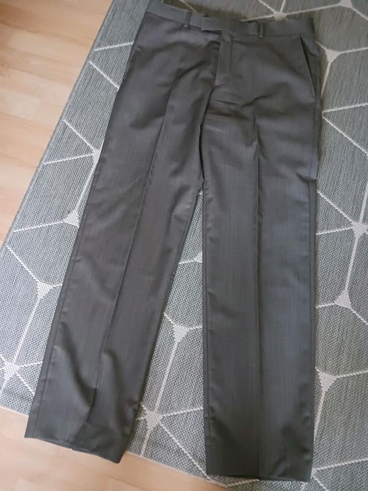 s. Oliver Anzug Sakko Hose Gr 52 wie Neu ☆☆ in Detmold