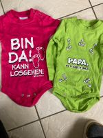 2 Bodys mit Schriftzug Größe 56/62 Geschenk Baby Niedersachsen - Bad Zwischenahn Vorschau