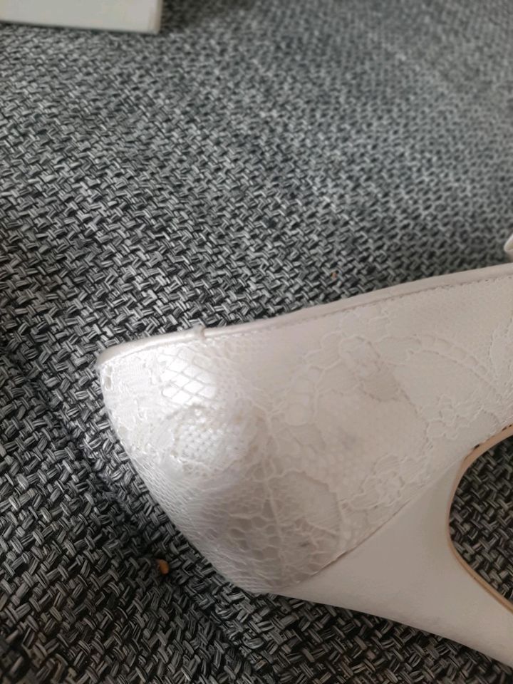 Menbur Brautschuhe ivory spitze in Hannover