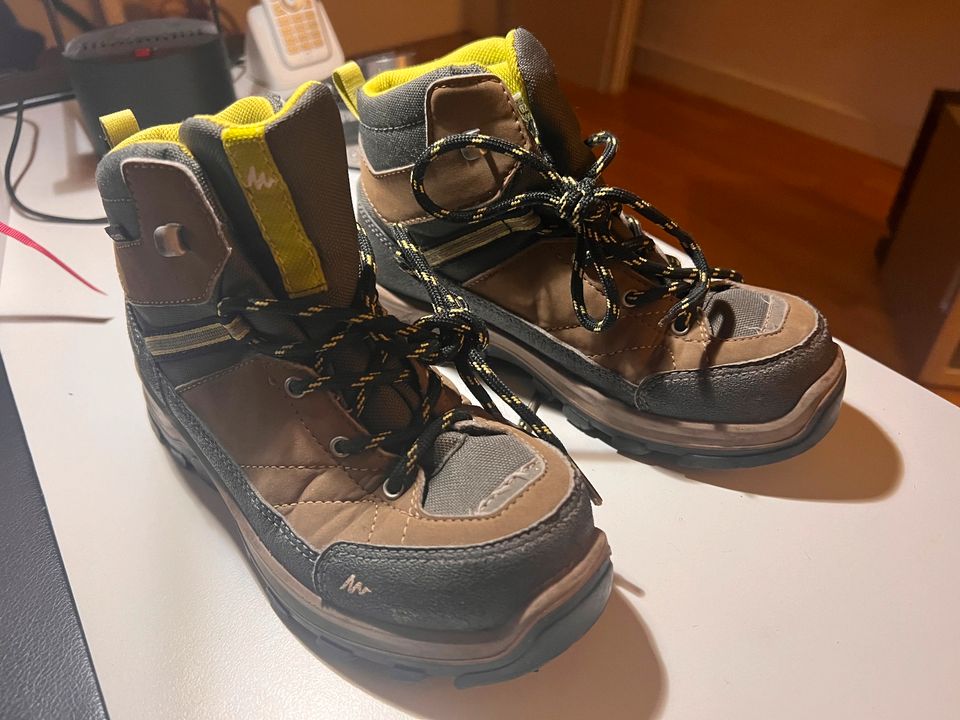 DECATHLON Quechua Wanderstiefel für Kinder Größe 33 in Berlin