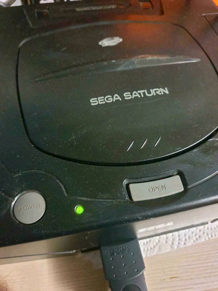 Sega Saturn Konsole + Kabel + 6×Spiele + Controller in Duisburg