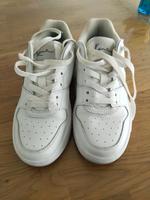Sneaker Karl Kani weiß Größe 37,5 Hessen - Mainhausen Vorschau