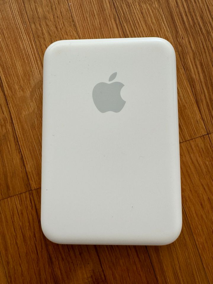 Original Apple MagSafe iPhone Battery Pack in Reutlingen