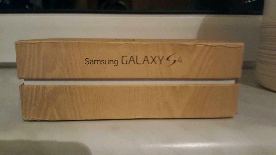 Handy SAMSUNG S4 GALAXY (runter gefallen) in Nordhausen