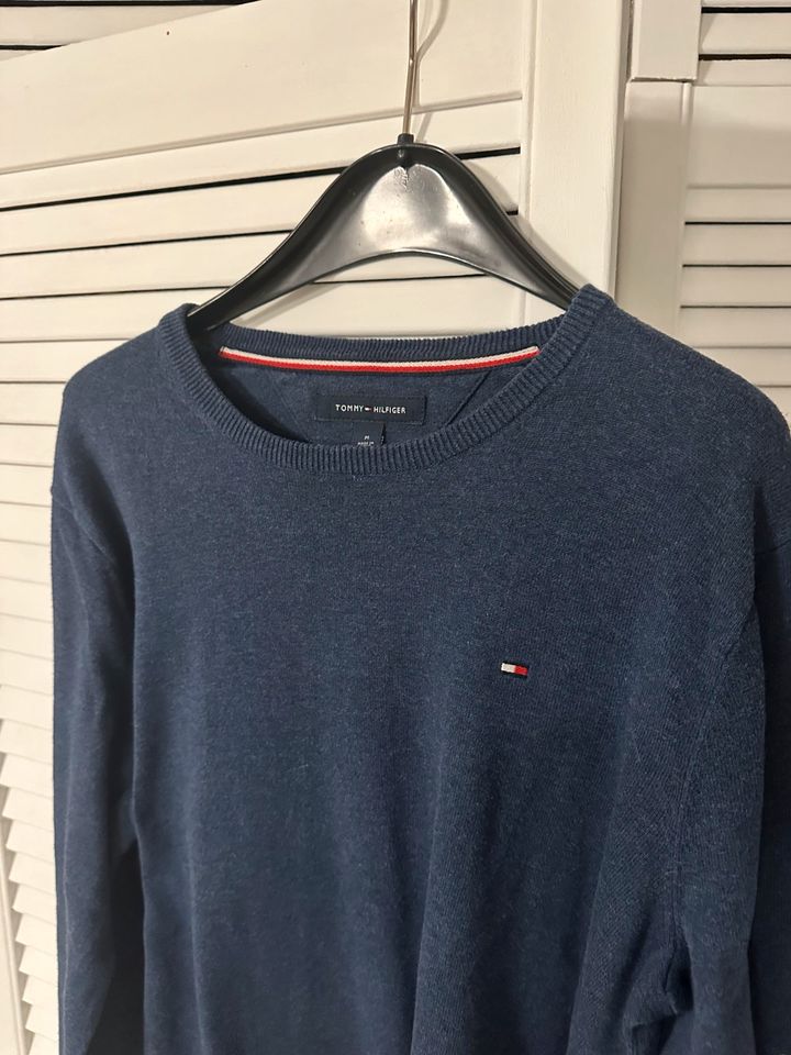 Tommy Hilfiger Pullover Original Herren V Neck hellblau in Moringen